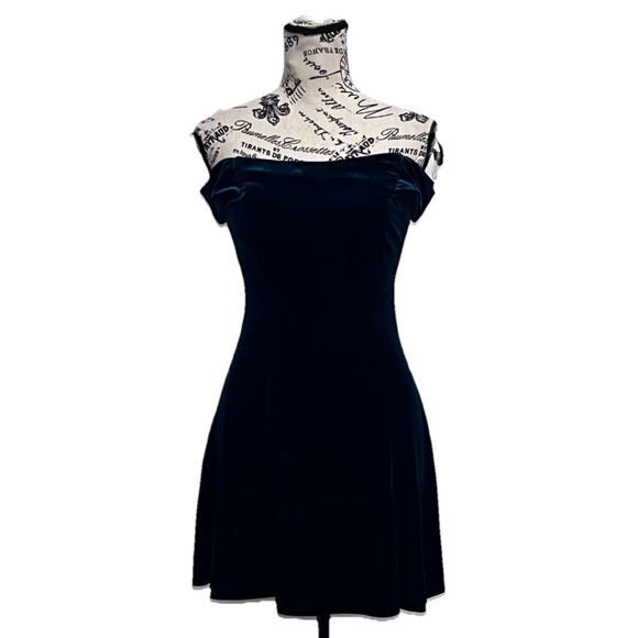 Teezeme Green Velvet Mini Dress Goth Grunge Vampy Witchy Preppy Hoco Prom Nye XS - Picture 2 of 9